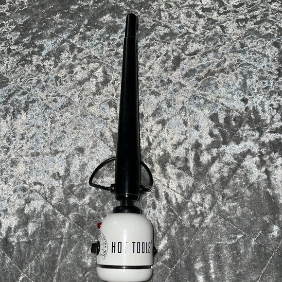 Bundle of two 3/4 inch curling wands - 1 Hot Tools and 1 Remington. - Picture 6 of 6